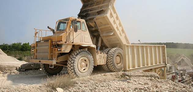 Camion benne carrieres de Coussegrey