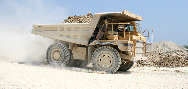 Camion de carrieres granulats, roches, sables Aube